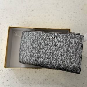 Michael Kors Logo Jet Set Double-Zip Wristlet (Silver)